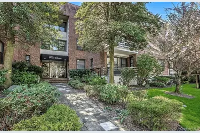 14-16 Stoner Avenue #2D, Great Neck, NY 11021 - Photo 2