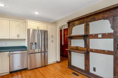 325 Middle Road, Blue Point, NY 11715 - Photo 14