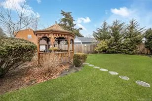 325 Middle Rd, Blue Point, NY 11715 - Photo 30