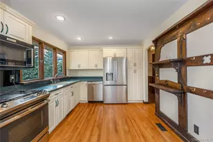 325 Middle Rd, Blue Point, NY 11715 - Photo 12