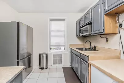 42 Pine Street #3M, Yonkers, NY 10701 - Photo 2