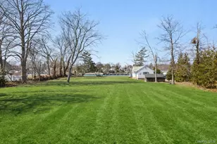 250 Secatogue Ln, West Islip, NY 11795 - Photo 16