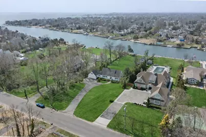 250 Secatogue Lane, West Islip, NY 11795 - Photo 2