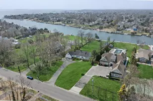 250 Secatogue Ln, West Islip, NY 11795 - Photo 2