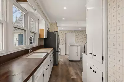 250 Secatogue Lane, West Islip, NY 11795 - Photo 4