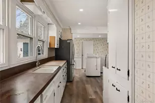 250 Secatogue Ln, West Islip, NY 11795 - Photo 4