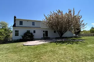 24 Kimberly Ct, Calverton, NY 11933 - Photo 2