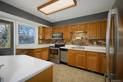 17 Andover Lane, Poughkeepsie, NY 12601 - Photo 10