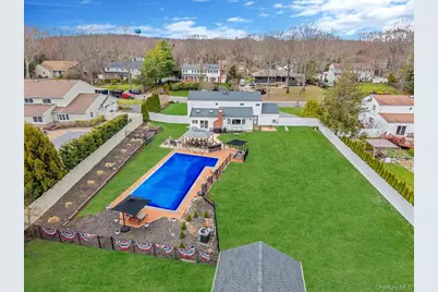 62 Randolph Drive, Dix Hills, NY 11746 - Photo 44