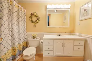 38 Glenmere Ln, Coram, NY 11727 - Photo 4