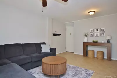 25 Stewart Place #412, Mount Kisco, NY 10549 - Photo 2