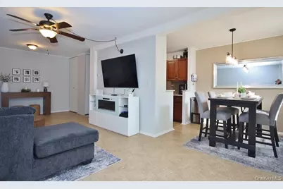 25 Stewart Place #412, Mount Kisco, NY 10549 - Photo 4