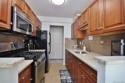 25 Stewart Place #412, Mount Kisco, NY 10549 - Photo 6