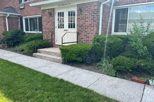 254 Edmunton Dr  Edmunton Dr, North Babylon, NY 11703 - Photo 2