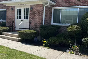 254 Edmunton Dr  Edmunton Dr, North Babylon, NY 11703 - Photo 2