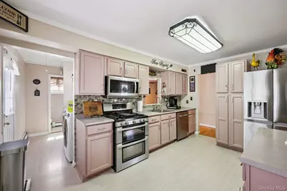 31 Circle Lane, Bay Shore, NY 11706 - Photo 14