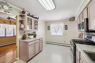 31 Circle Ln, Bay Shore, NY 11706 - Photo 12