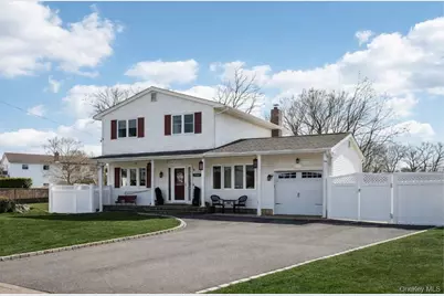 31 Circle Lane, Bay Shore, NY 11706 - Photo 2
