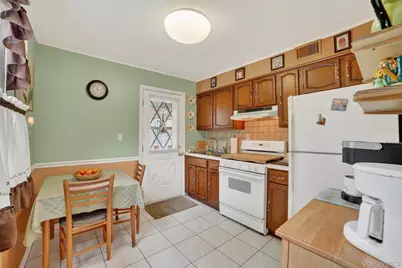 5 Cantitoe Road, Yonkers, NY 10710 - Photo 4