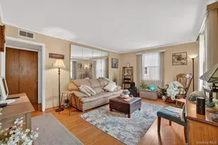 5 Cantitoe Rd, Yonkers, NY 10710 - Photo 2
