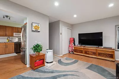 630 Fulton Street #T6, Farmingdale, NY 11735 - Photo 4