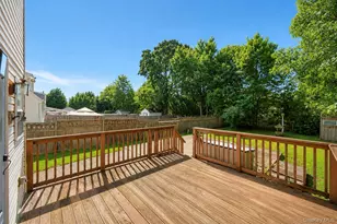 44 Maple Dr, Amityville, NY 11701 - Photo 32