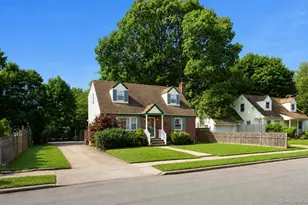 44 Maple Dr, Amityville, NY 11701 - Photo 4