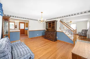 44 Maple Dr, Amityville, NY 11701 - Photo 10