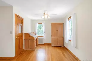 44 Maple Dr, Amityville, NY 11701 - Photo 8