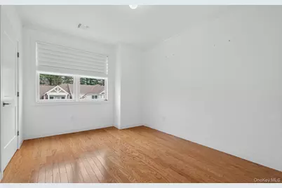 31201 Spruce Pond Circle, Plainview, NY 11803 - Photo 32