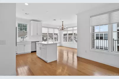 31201 Spruce Pond Circle, Plainview, NY 11803 - Photo 12