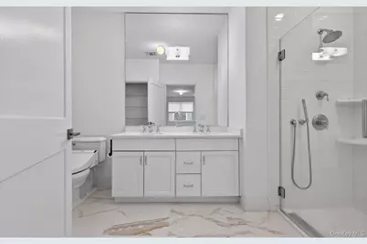 31201 Spruce Pond Circle, Plainview, NY 11803 - Photo 24