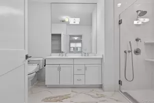 31201 Spruce Pond Cir, Plainview, NY 11803 - Photo 24