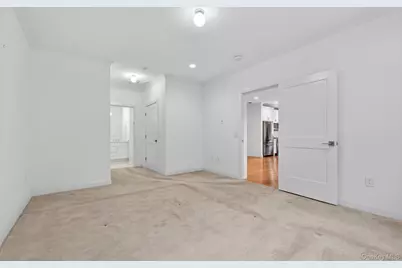 31201 Spruce Pond Circle, Plainview, NY 11803 - Photo 22