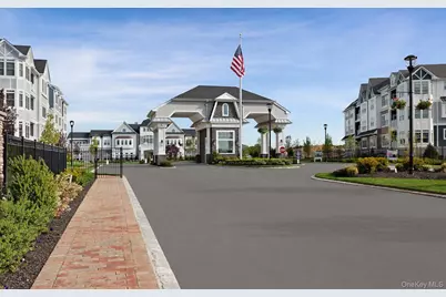 31201 Spruce Pond Circle, Plainview, NY 11803 - Photo 2