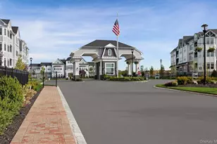 31201 Spruce Pond Cir, Plainview, NY 11803 - Photo 2