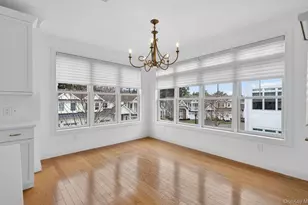 31201 Spruce Pond Cir, Plainview, NY 11803 - Photo 16