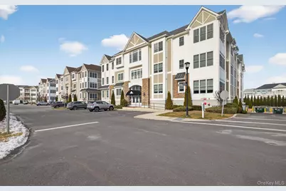 31201 Spruce Pond Circle, Plainview, NY 11803 - Photo 4