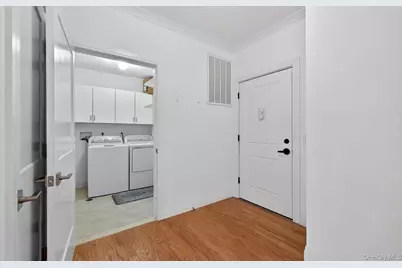 31201 Spruce Pond Circle, Plainview, NY 11803 - Photo 38