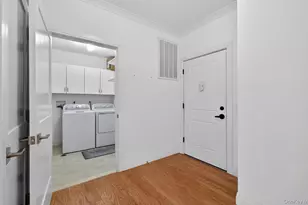 31201 Spruce Pond Cir, Plainview, NY 11803 - Photo 38