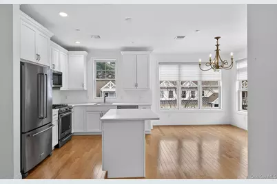 31201 Spruce Pond Circle, Plainview, NY 11803 - Photo 14