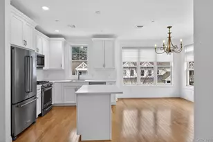 31201 Spruce Pond Cir, Plainview, NY 11803 - Photo 14