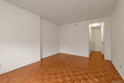 100 Hilton Avenue #M3, Garden City, NY 11530 - Photo 6