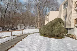 529 Fox Run Ln, Carmel, NY 10512 - Photo 2