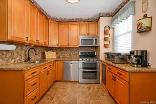 78-33 64th St, Glendale, NY 11385 - Photo 6