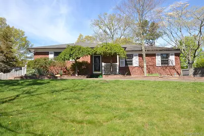16 Hunter Place, Smithtown, NY 11787 - Photo 2