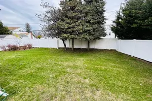 38 Evelyn Ln, Syosset, NY 11791 - Photo 16