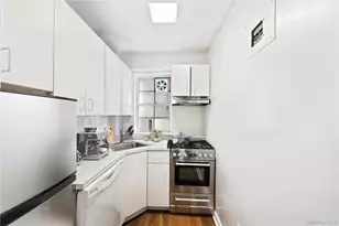 321 E 48th St, New York, NY 10017 - Photo 12