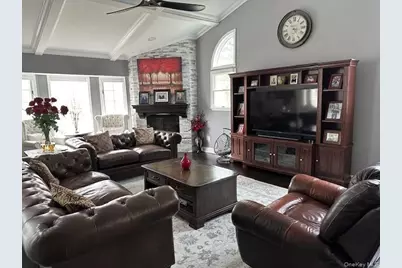 3 Chuck Court, Port Jefferson, NY 11777 - Photo 12