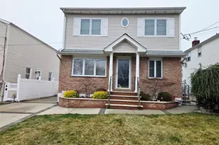 157 Barwick Blvd, Mineola, NY 11501 - Photo 2